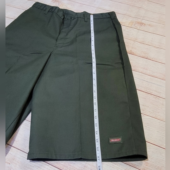 Dickies▪︎Dark Green 15" Shorts w/Multi-use Pocket▪︎ Size 38 *NEW* - Picture 14 of 16